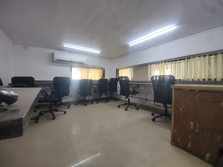 Team Area, malad west Commercial Office Space 700 Sq.Ft. In Malad West Mumbai 9321844