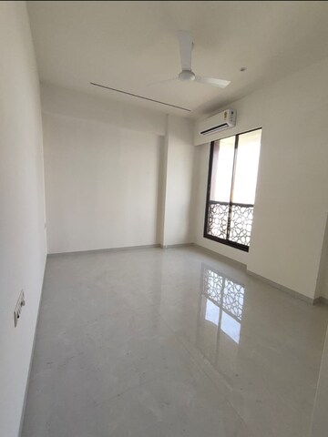 Room in 2 BHK Apartment at Lower Parel West – for Rent