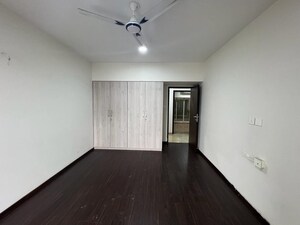 Room in 5 BHK Apartment at Dheeraj Insignia, Bandra East – for Rent