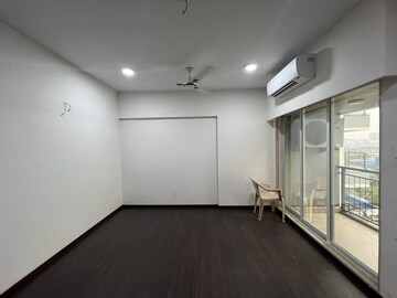 Room in 5 BHK Apartment at Dheeraj Insignia, Bandra East – for Rent