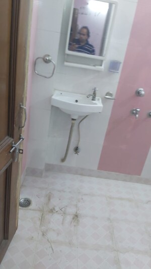 Bathroom in 1.5 BHK Builder Floor at Mayur Vihar – for Rent