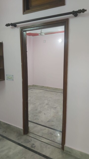 Room in 1.5 BHK Builder Floor at Mayur Vihar – for Rent