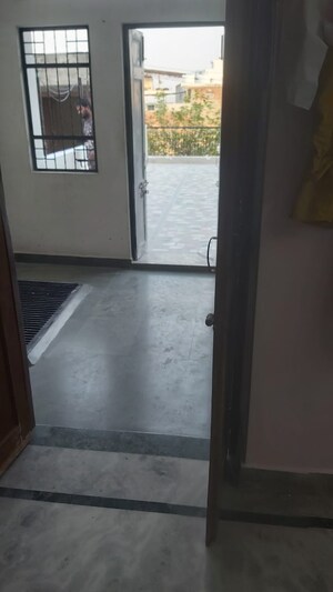 Room in 1.5 BHK Builder Floor at Mayur Vihar – for Rent