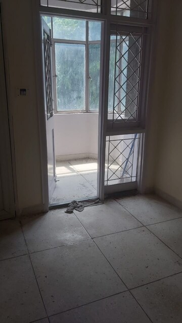 Room in 1.5 BHK Builder Floor at Mayur Vihar – for Rent