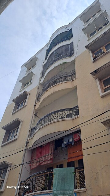 Team Area in 3 BHK Apartment at Ameerpet – for Sale