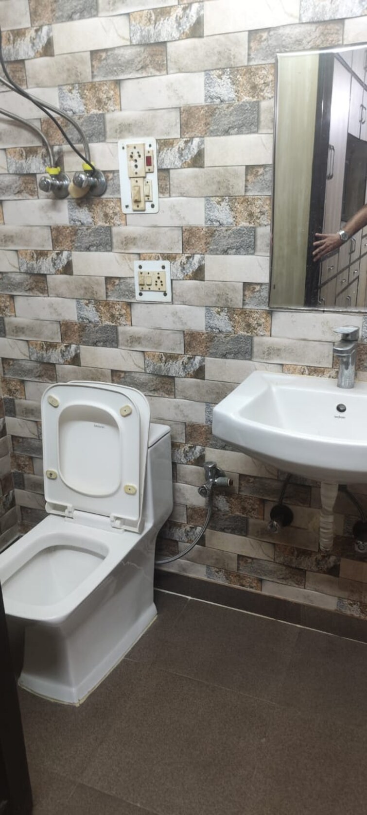 Bathroom, malviya nagar 2 Bedroom 1000 Sq.Ft. Builder Floor In Malviya Nagar Delhi 9321969
