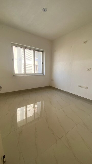 Room in 3 BHK Apartment at Salarpuria Silveroak Estate, Rajarhat – for Sale