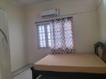 Room in 3 BHK Builder Floor at Madhapur – for Rent