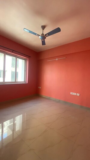 Room in 3 BHK Apartment at Salarpuria Silveroak Estate, Rajarhat – for Rent