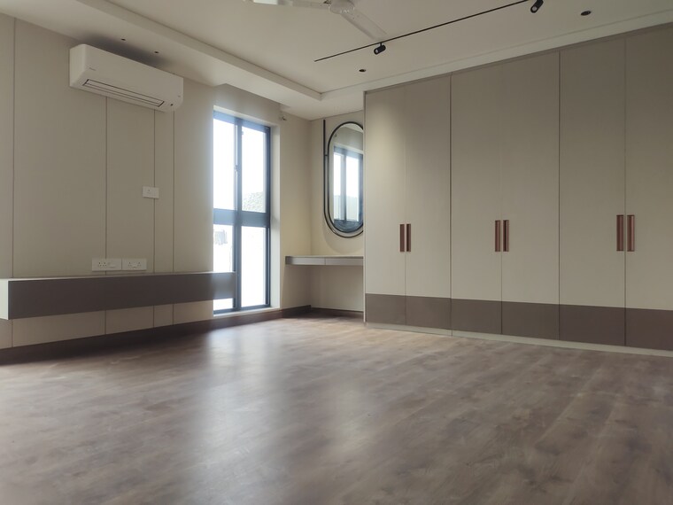 Room, south extension ii 4 Bedroom 4500 Sq.Ft. Builder Floor In South Extension ii Delhi 9322000