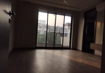 Room in 4 BHK Builder Floor at South Extension ii – for Sale