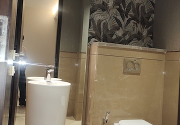 Furnished Amenities in 4 BHK Builder Floor at South Extension ii – for Sale