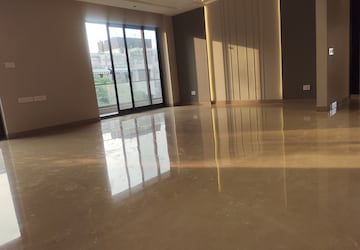 Room in 4 BHK Builder Floor at South Extension ii – for Sale