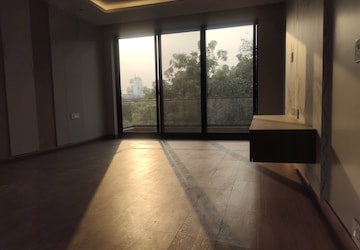 Room in 4 BHK Builder Floor at South Extension ii – for Sale