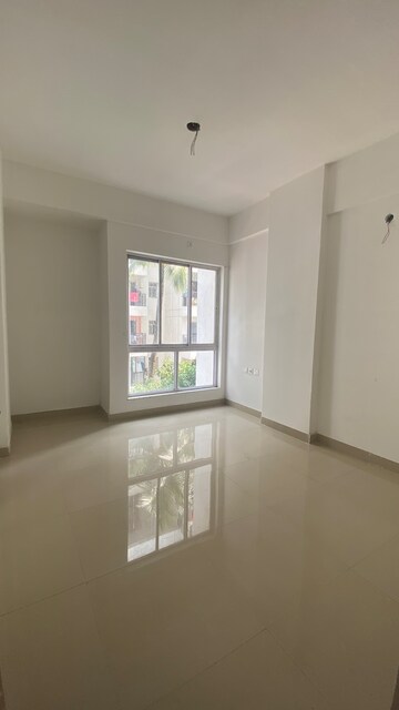 Room in 2 BHK Apartment at Sunland Residency, Rajarhat New Town – for Sale
