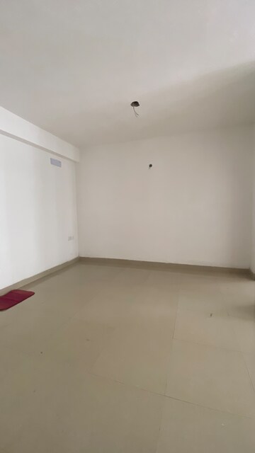 Room in 2 BHK Apartment at Sunland Residency, Rajarhat New Town – for Sale