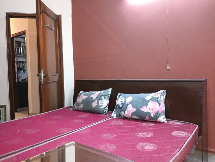 Bedroom, chittaranjan park 3 Bedroom 1500 Sq.Ft. Builder Floor In Chittaranjan Park Delhi 9322003