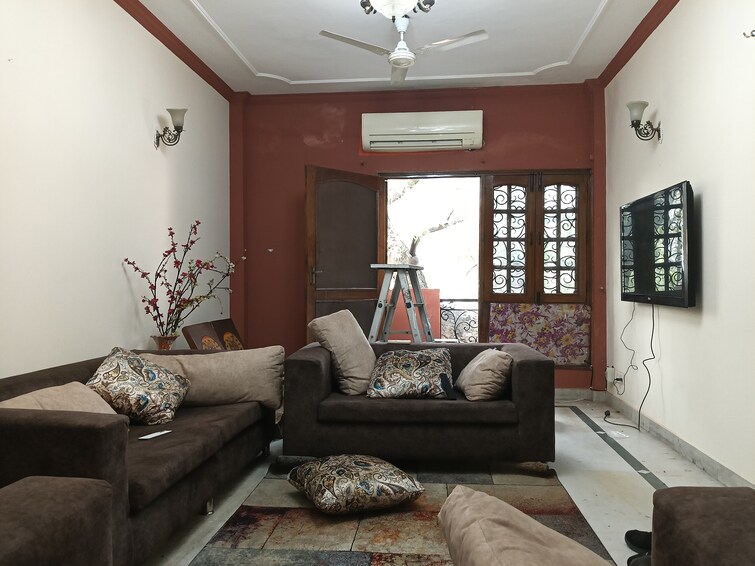 Cover Image, chittaranjan park 3 Bedroom 1500 Sq.Ft. Builder Floor In Chittaranjan Park Delhi 9322003