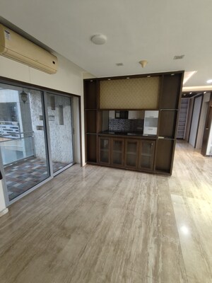 Room in 3.5 BHK Apartment at Imperial Heights Goregaon West, Goregaon West – for Rent