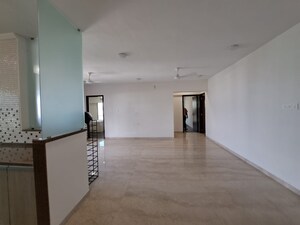Room in 3.5 BHK Apartment at Dheeraj Insignia, Bandra East – for Rent