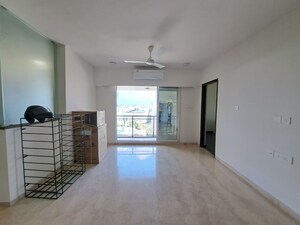 Room in 3.5 BHK Apartment at Dheeraj Insignia, Bandra East – for Rent