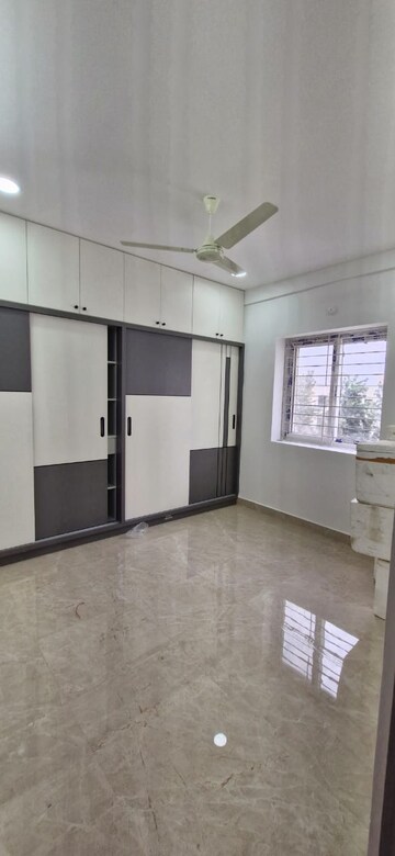 Room in 3 BHK Builder Floor at Kondapur – for Rent