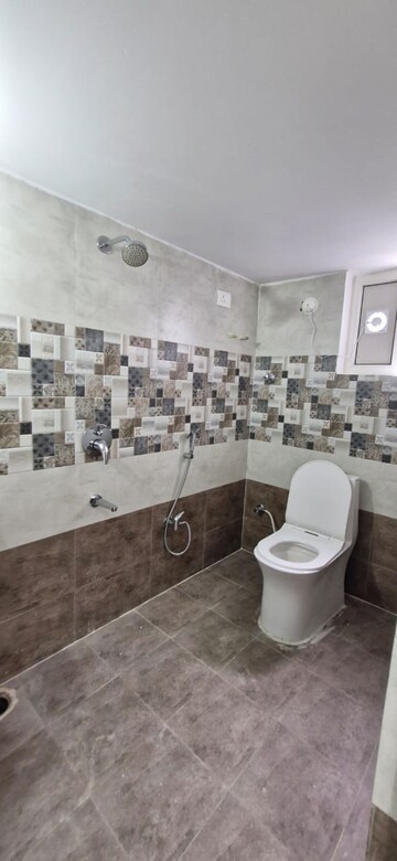 Master Bedroom in 3 BHK Builder Floor at Kondapur – for Rent