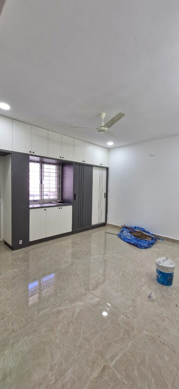 Room in 3 BHK Builder Floor at Kondapur – for Rent