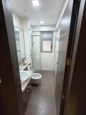 Bathroom in 4 BHK Apartment at Imperial Heights Goregaon West, Goregaon West – for Sale