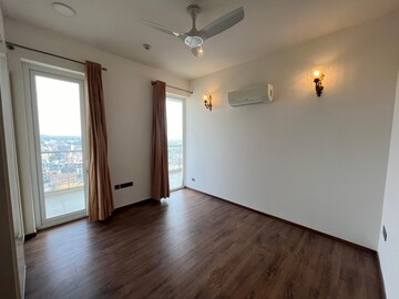 Room in 3 BHK Apartment at Mahindra Luminare, Sector 59 – for Rent