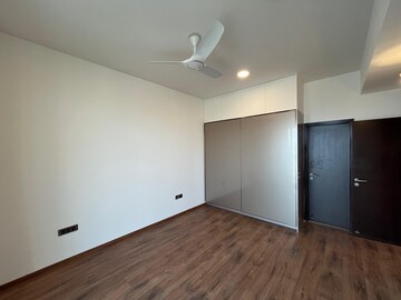 Room in 4 BHK Apartment at Mahindra Luminare, Sector 59 – for Rent