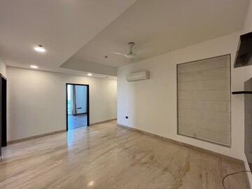 Room in 4 BHK Apartment at Mahindra Luminare, Sector 59 – for Rent