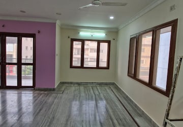 Room in 2 BHK Builder Floor at Kondapur – for Rent