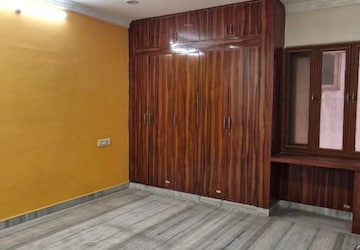 Room in 2 BHK Builder Floor at Kondapur – for Rent