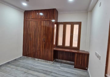 Room in 2 BHK Builder Floor at Kondapur – for Rent