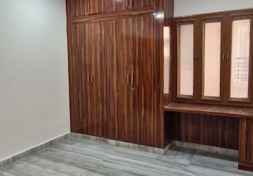 Room in 2 BHK Builder Floor at Kondapur – for Rent