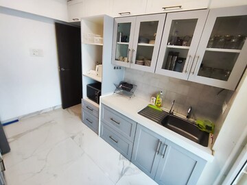 Team Area in 2 BHK Apartment at Andheri West – for Rent