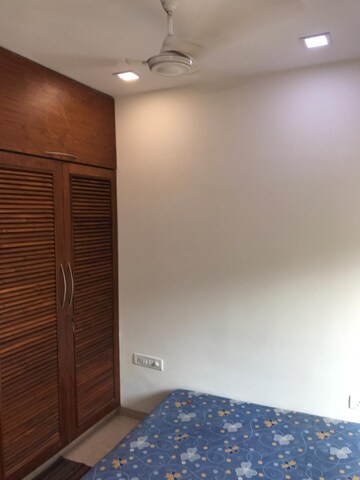 Room in 1 BHK Apartment at Andheri West – for Rent
