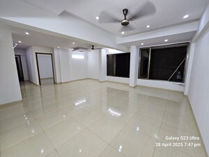 Room in 3 BHK Apartment at Pulkit CHS, Andheri West – for Rent