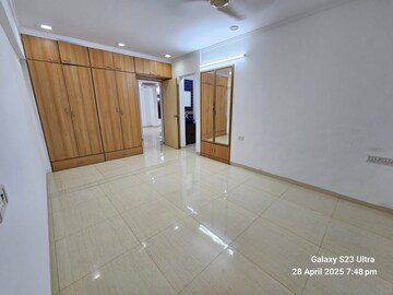 Room in 3 BHK Apartment at Pulkit CHS, Andheri West – for Rent