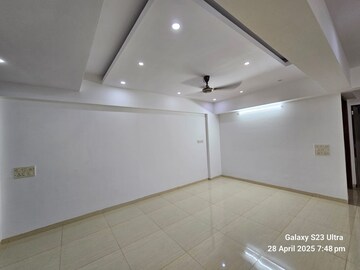 Room in 3 BHK Apartment at Pulkit CHS, Andheri West – for Rent