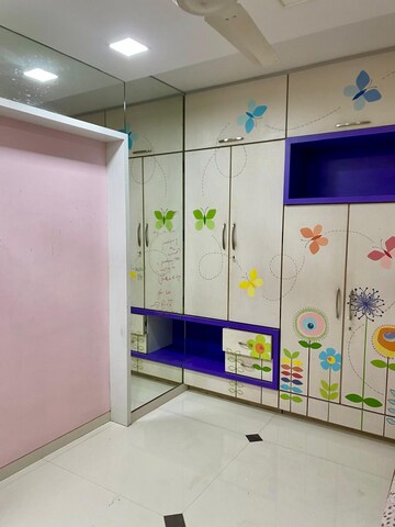 Team Area in 2 BHK Apartment at Andheri West – for Rent