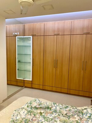 Room in 2 BHK Apartment at Andheri West – for Rent