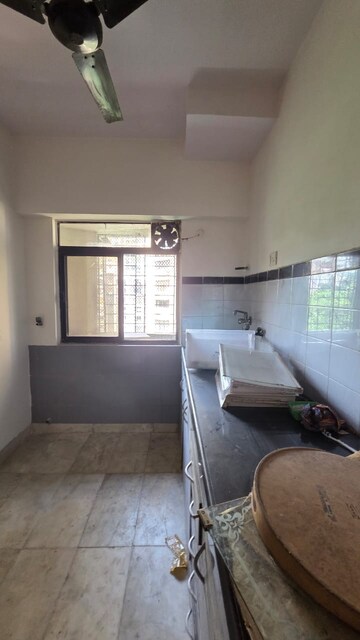 Furnished Amenities in 3 BHK Apartment at Andheri West – for Rent