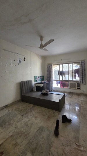 Living Room in 3 BHK Apartment at Andheri West – for Rent