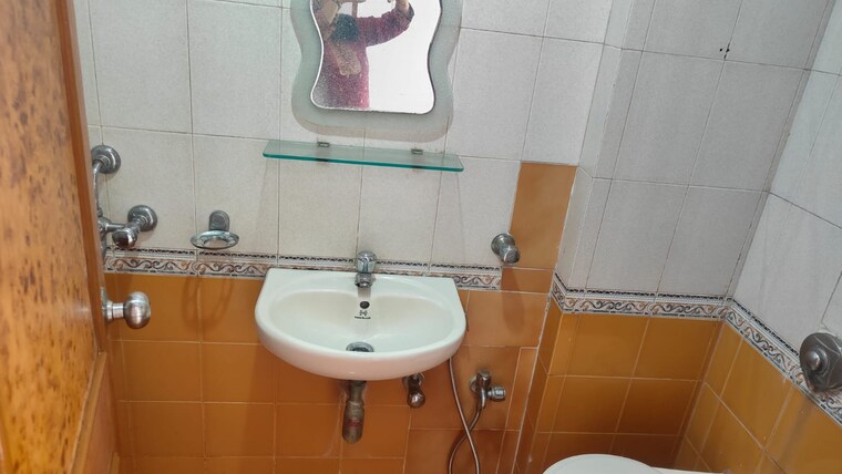 Bathroom, andheri west 2 Bedroom 810 Sq.Ft. Apartment In Andheri West Mumbai 9322157