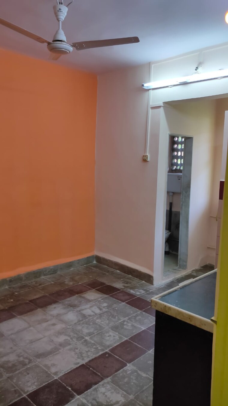 Room, matunga west 1 RK 300 Sq.Ft. Apartment In Matunga West Mumbai 9322189
