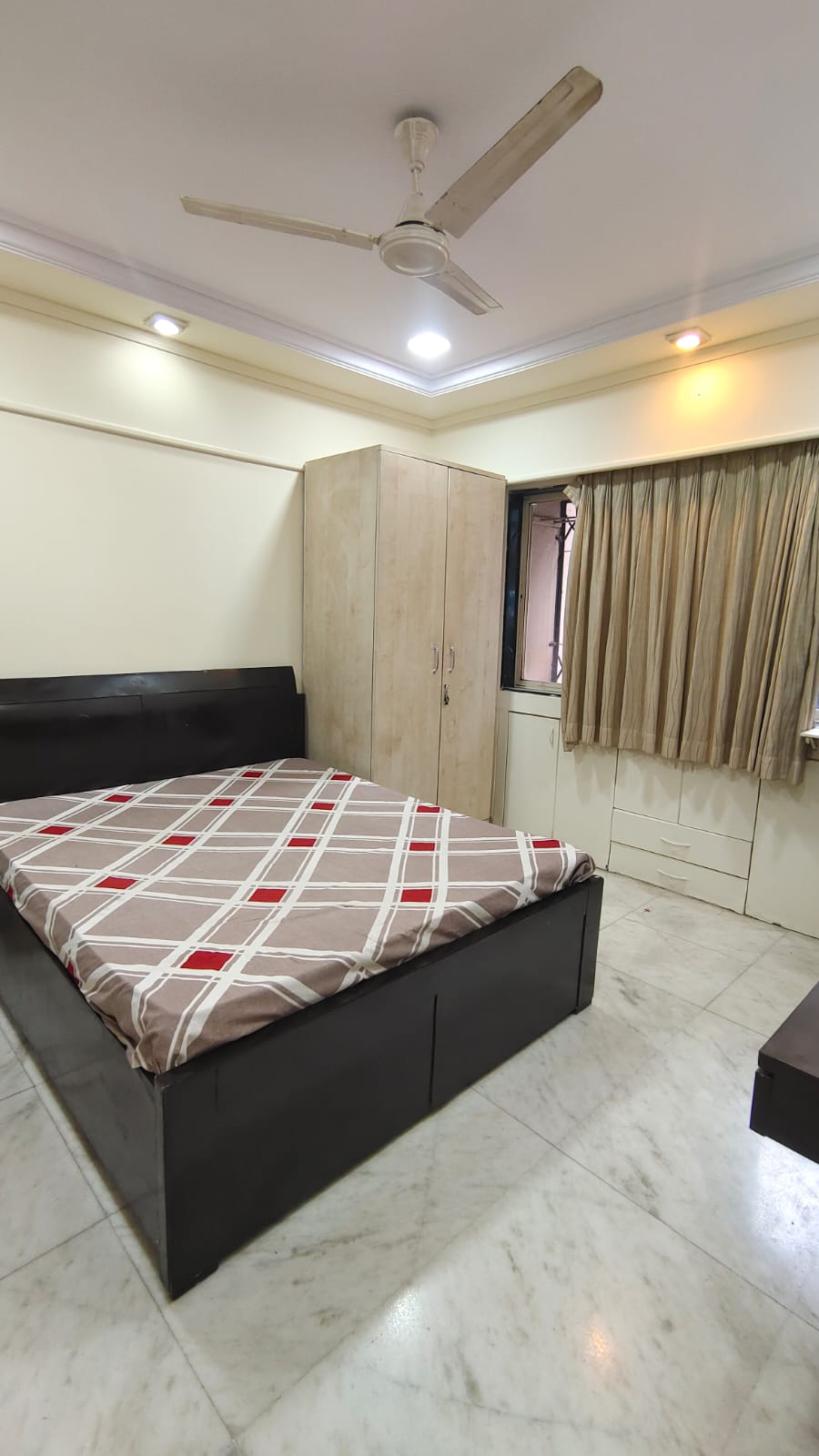 2 BHK + Pooja Room 800 Sq.Ft. Apartment in Hastiraj Apartment Vile Parle West
