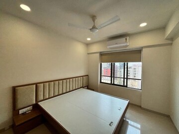 Room in 3 BHK Apartment at Runwal Elegante, Andheri West – for Rent