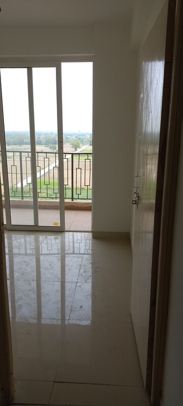 Room in 3 BHK Apartment at Sector 108 – for Rent